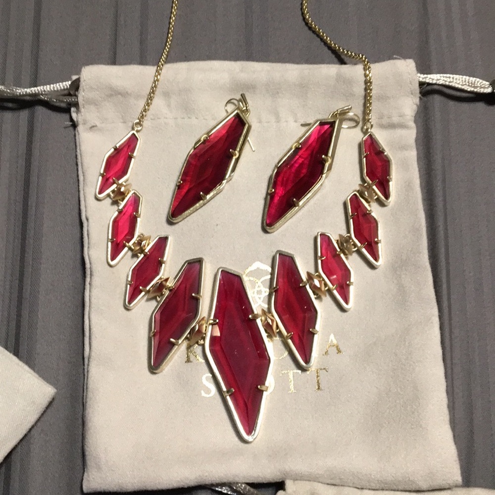 Kendra Scott necklace and earring set